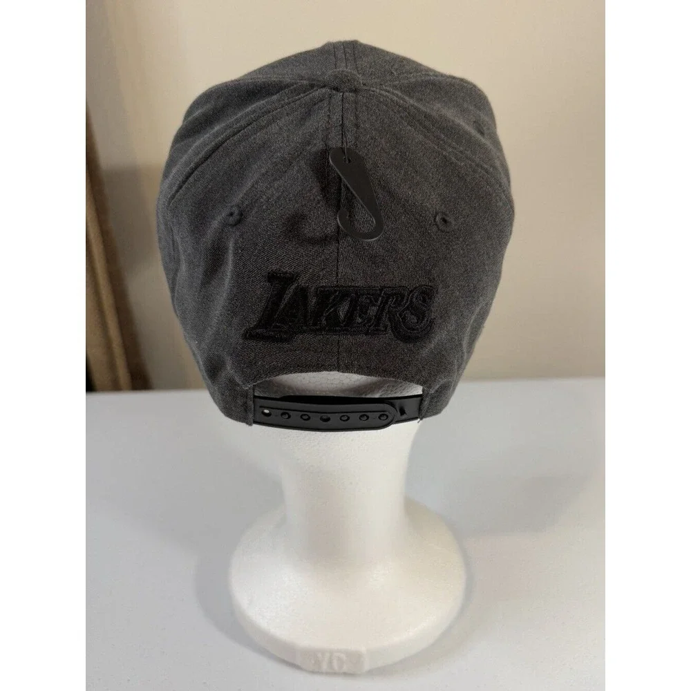 NWT ULTRA GAME NBA LOS ANGELES LAKERS SNAPBACK FLAT BRIM CAP BLACK